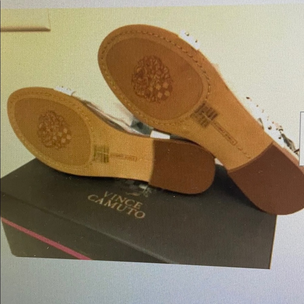 - Vince CAMUTO Richintie studded sandals New - Picture 3 of 5